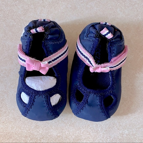 NWOT Baby Girl Robeez Sandals - Picture 3 of 3
